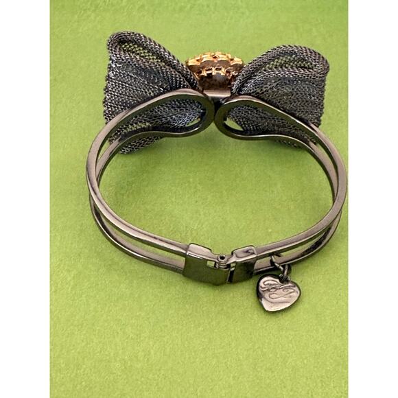 Betsey Johnson Roses are Red Mesh Bow Bangle Bracelet - Picture 4 of 5